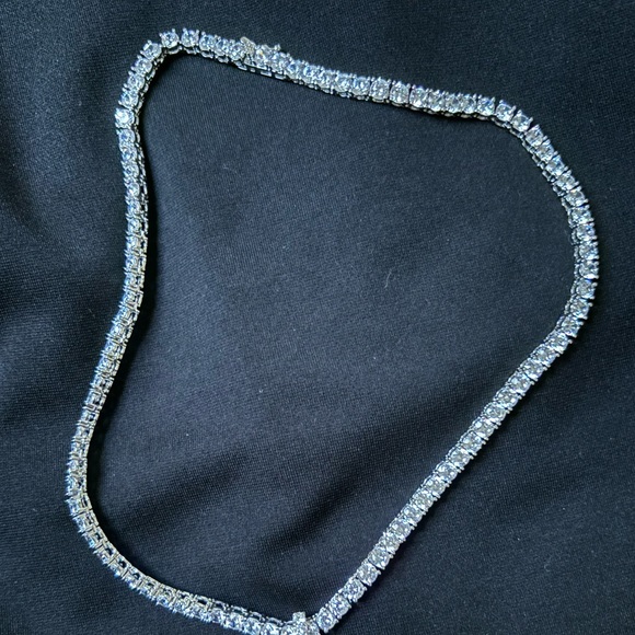 Diamond Cross in White Gold - Picture 3 of 5